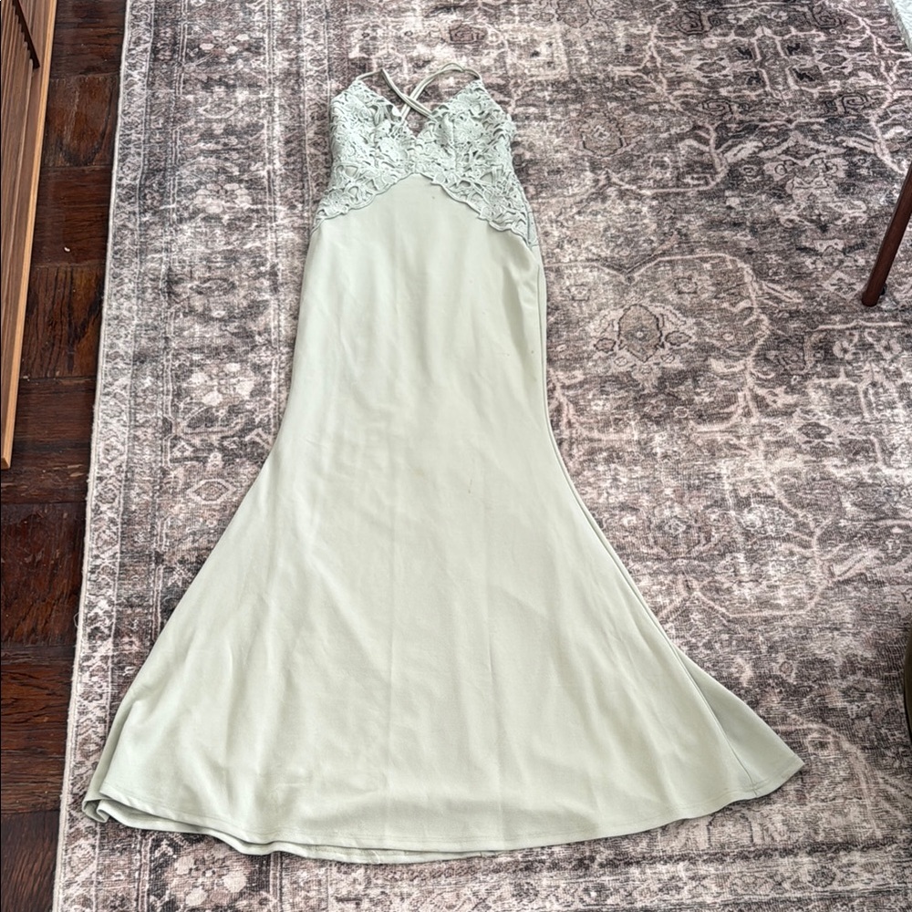 Lulu's White Sleeveless Spaghetti Strap Maxi Gown